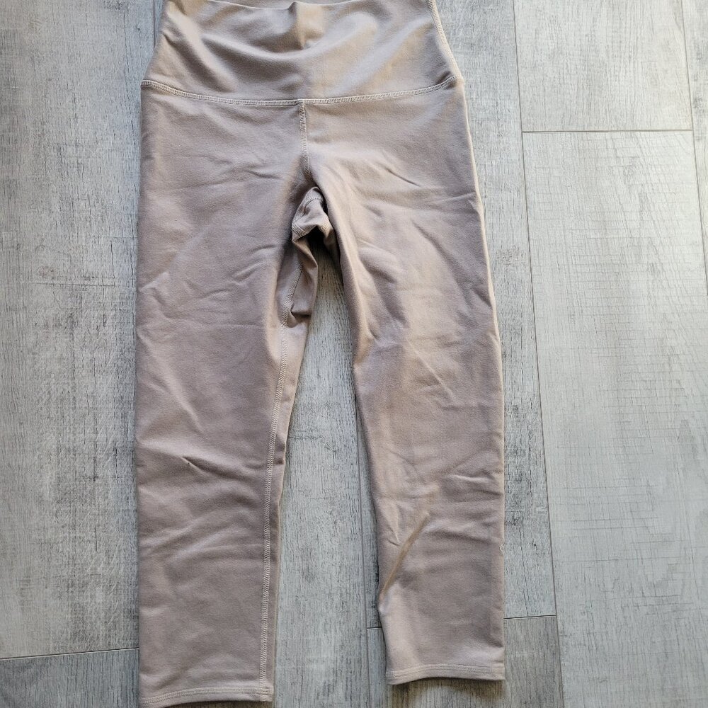 Alo cropped yoga leggings size Medium